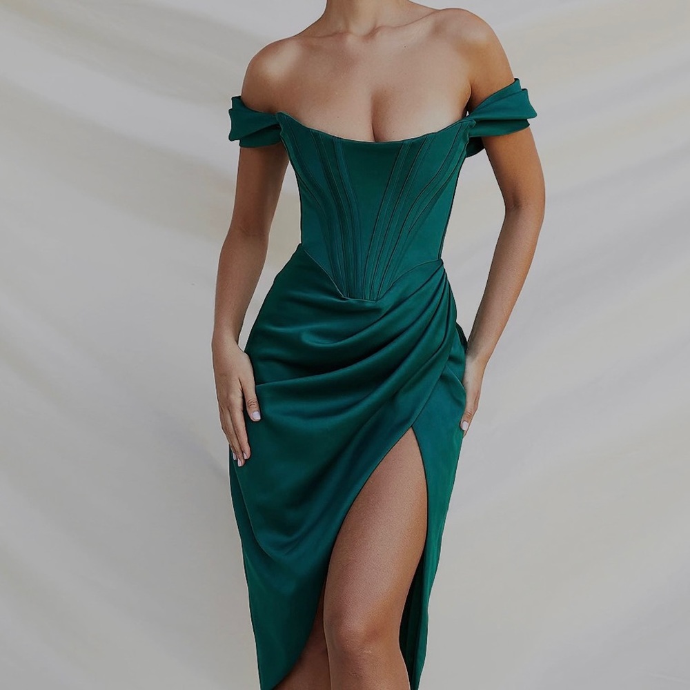 SOLD 🔴⚫️ NEW! Green Satin Corset Dress 🐍🖤